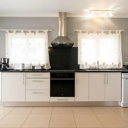 아파트 Doors - Ac And Free Parking *