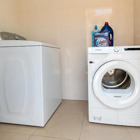 Doors - Ac And Free Parking 아파트