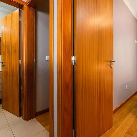 Doors - Ac And Free Parking *