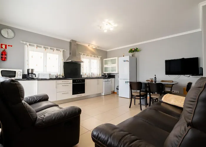 Doors - Ac And Free Parking Appartement *