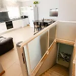 Doors - Ac And Free Parking Apartmán *