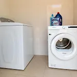 Doors - Ac And Free Parking Apartmán