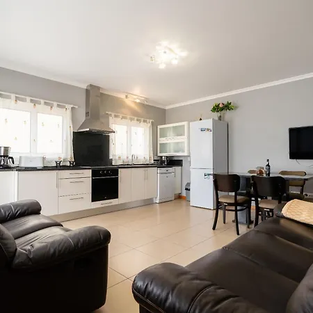 Doors - Ac And Free Parking Appartement *